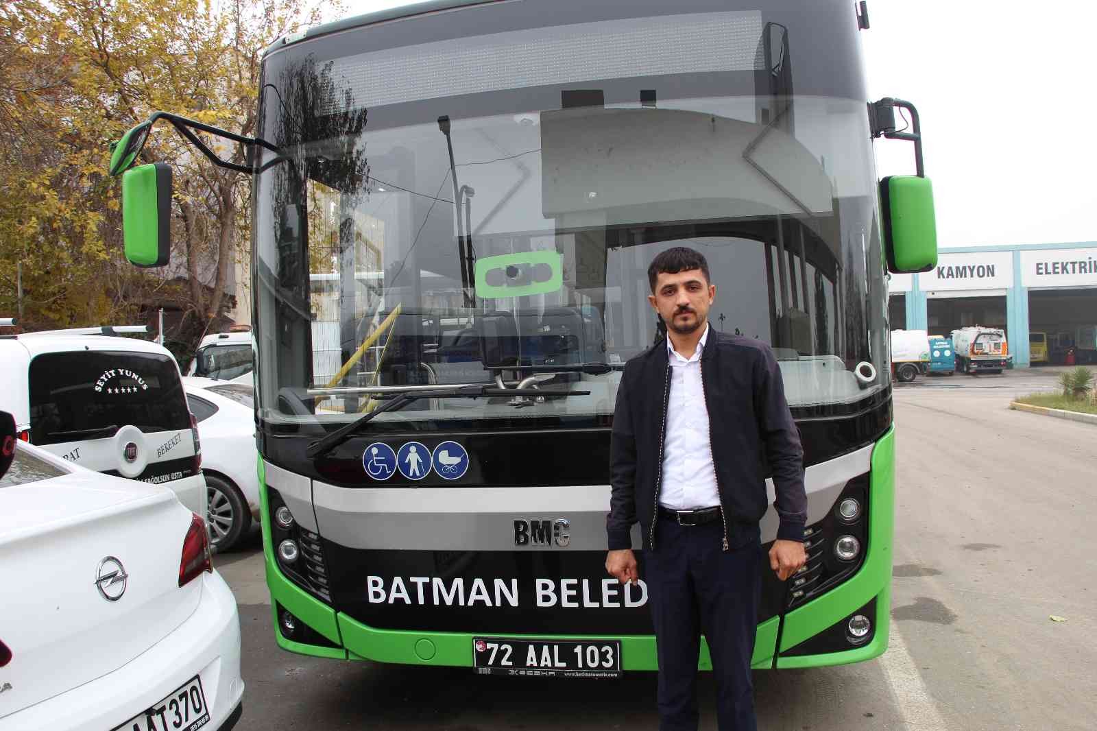 Batmanlı şoför otobüste unutulan yaklaşık 200 bin lira değerindeki altını polise teslim etti #batman