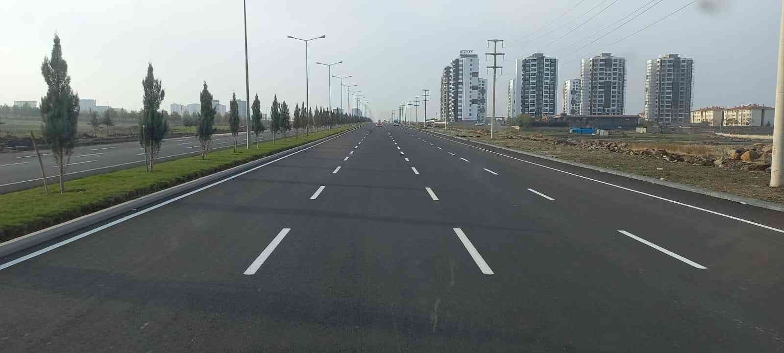 Diyarbakır’da trafik güvenliği için bin 338 kilometre yol çizgisi yapıldı #diyarbakir