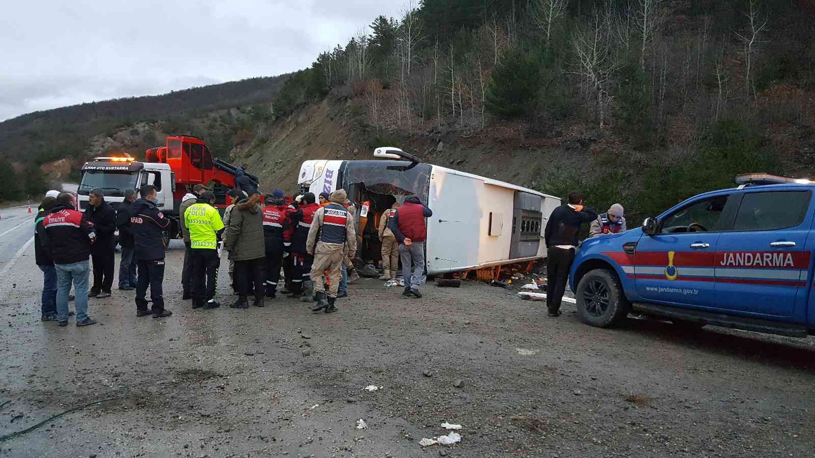Refahiye’deki otobüs kazasında yaralanan yolcu hayatını kaybetti #erzincan