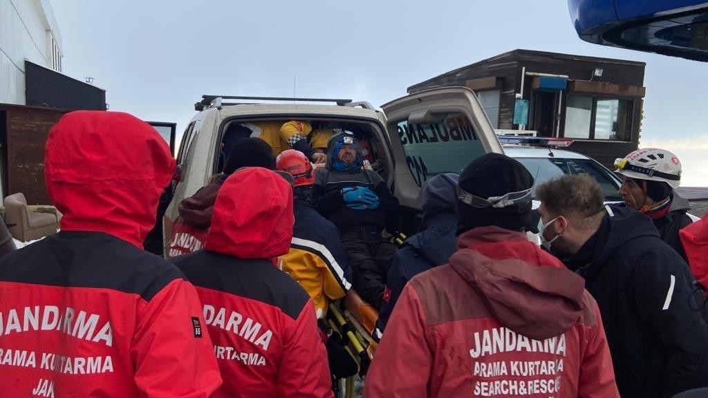 uludag in zirvesinde 10 derecede corap ve kiyafetlerini yakarak hayatta kaldilar bursa haberleri