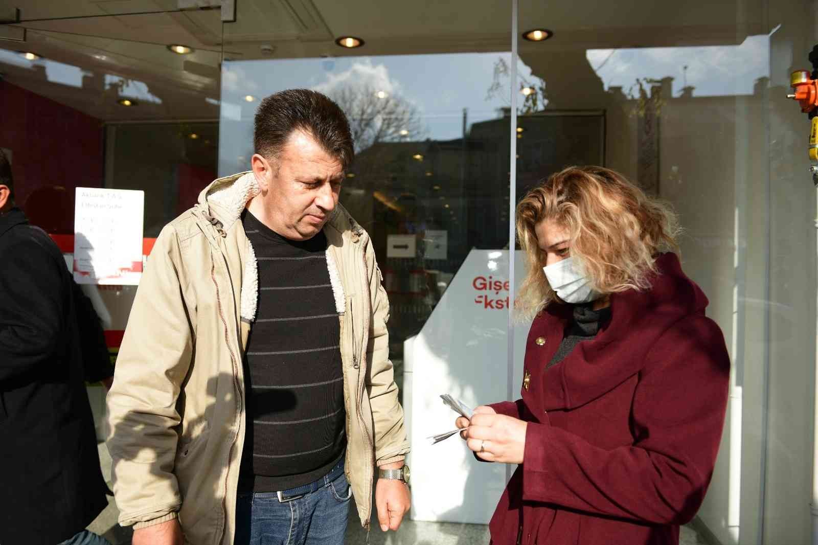 ATM’de unutulan parayı sahibine ulaştırdı #kahramanmaras