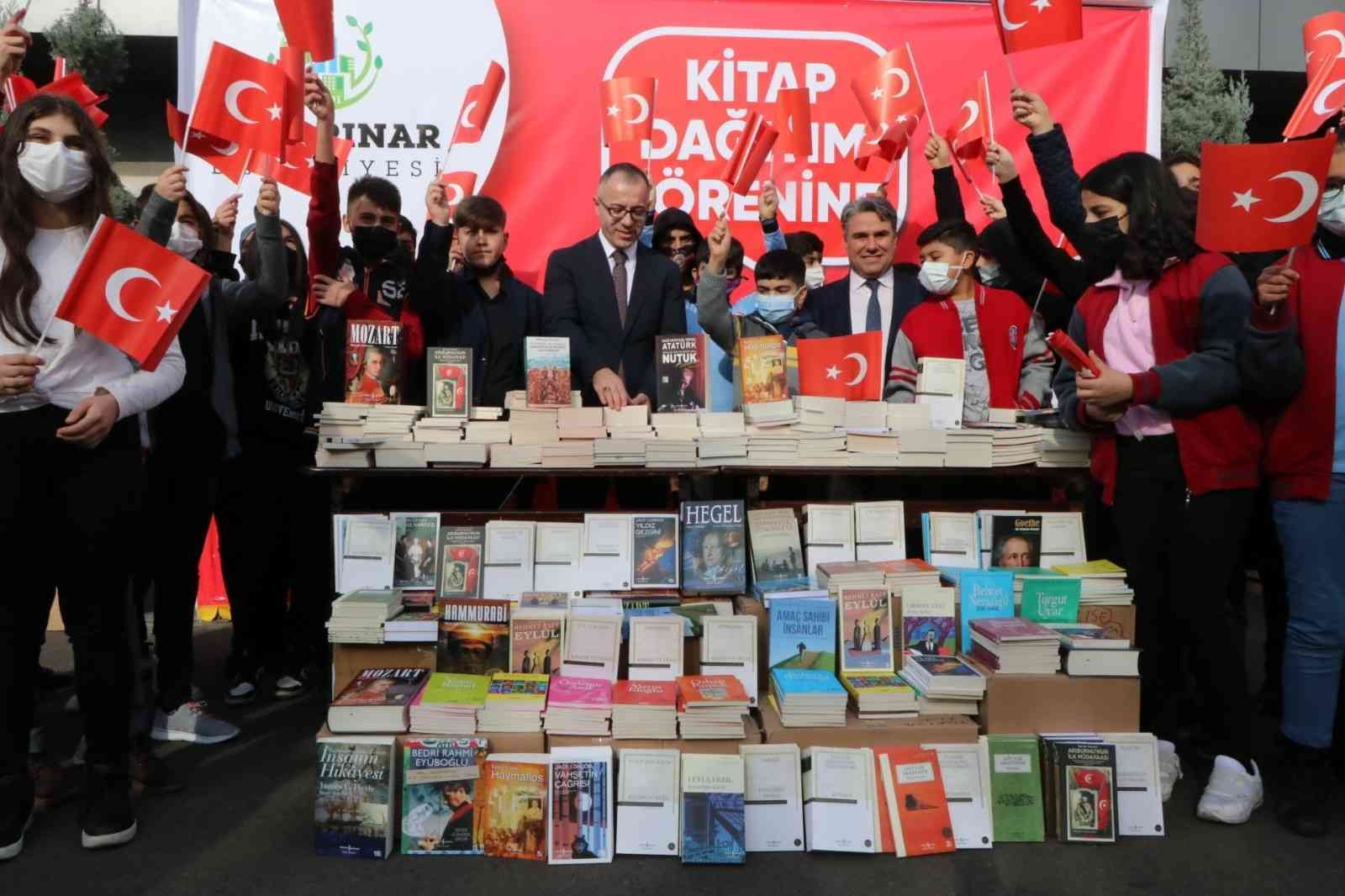 Kayapınar Belediyesi’nden 85 okula 35 bin kitap #diyarbakir
