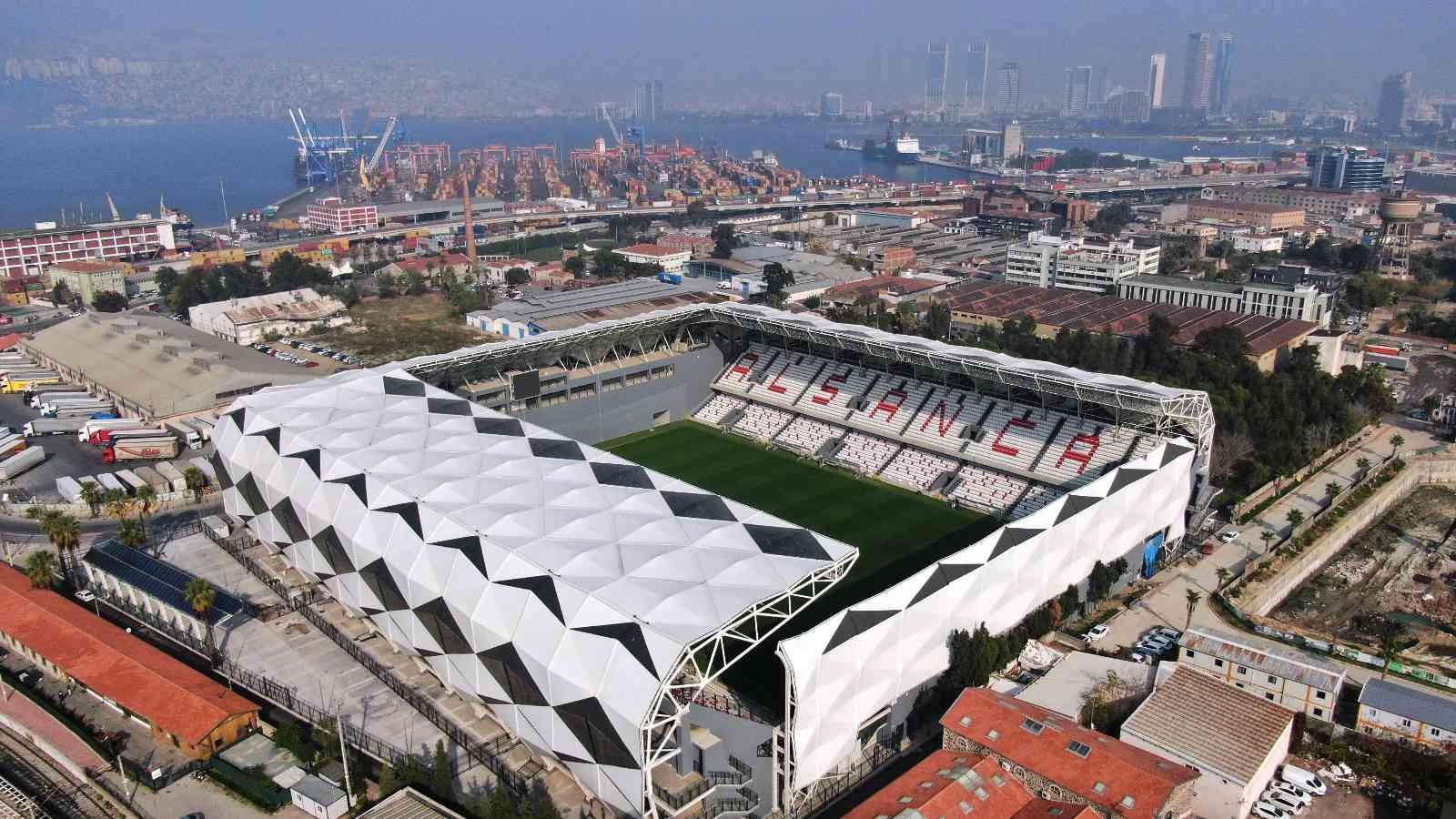 Alsancak Mustafa Denizli Stadyumu’nda ilk maç heyecanı #izmir