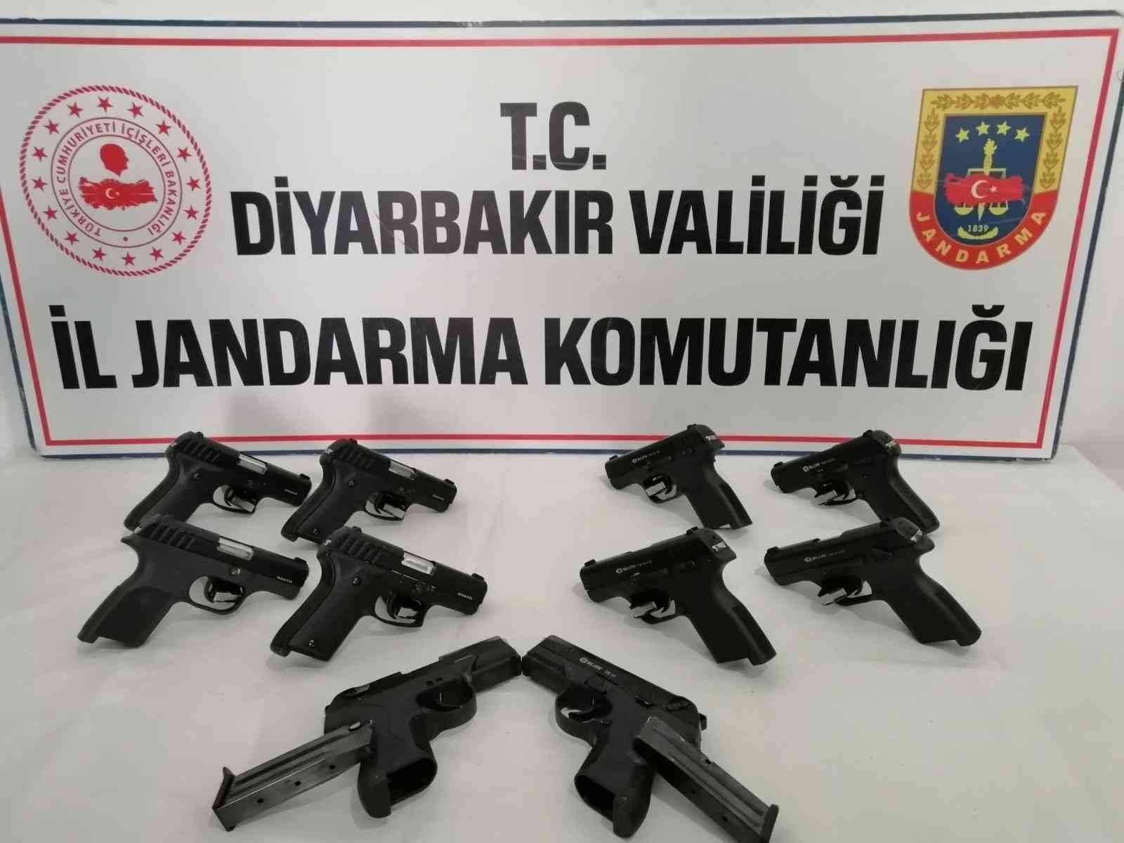 Diyarbakır’da 10 adet ruhsatsız tabanca ele geçirildi #diyarbakir
