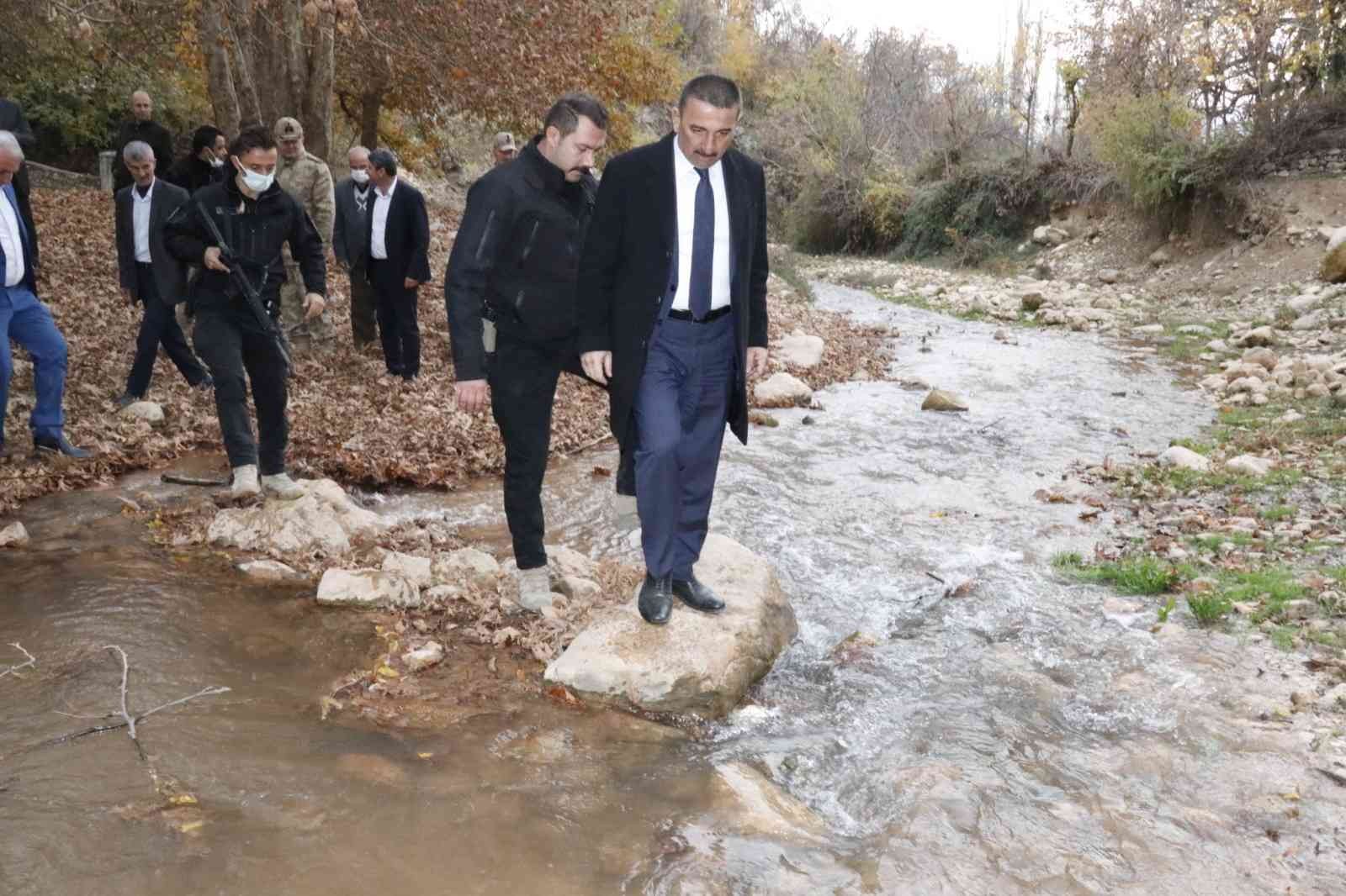 Siirt Valisi Hacıbektaşoğlu, yol sorununu yerinde inceledi #siirt