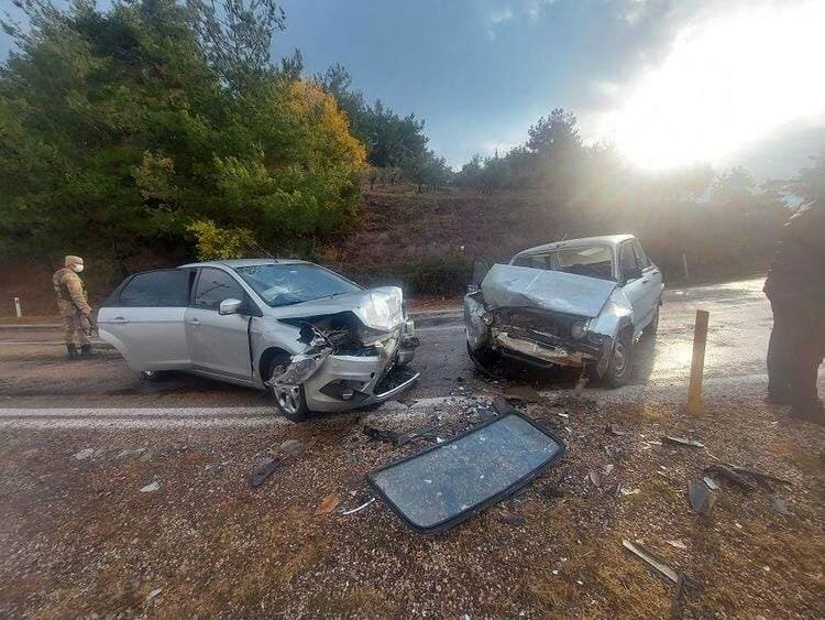 Osmaniye’de otomobiller kafa kafaya çarpıştı: 1 ölü, 2 yaralı