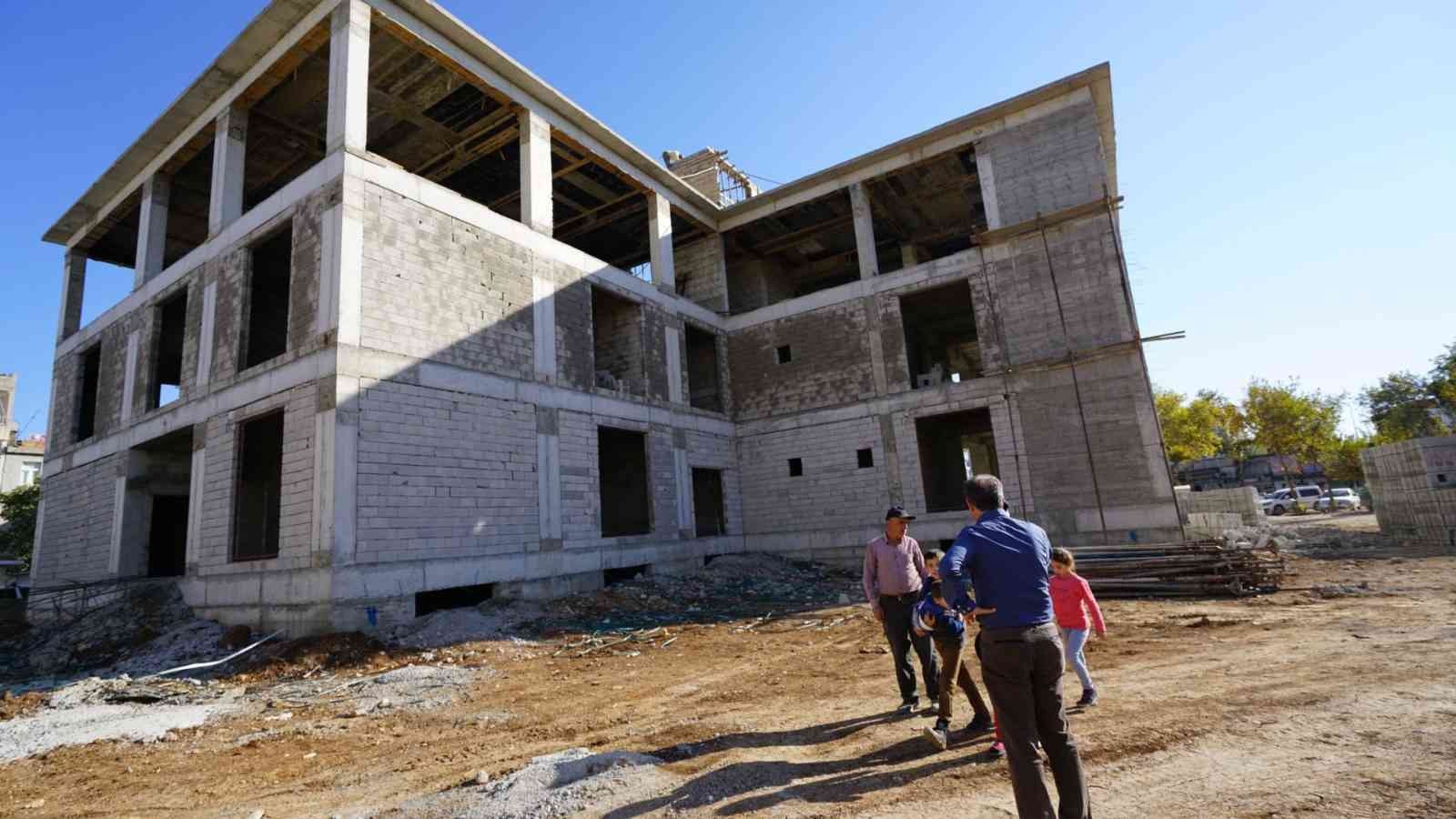 Başkan Kılınç, gençlik merkezi inşaatında incelemelerde bulundu #adiyaman