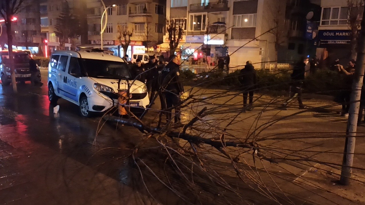 Kavga ihbarına giden polis otoları kaza yaptı: 2 yaralı #corum