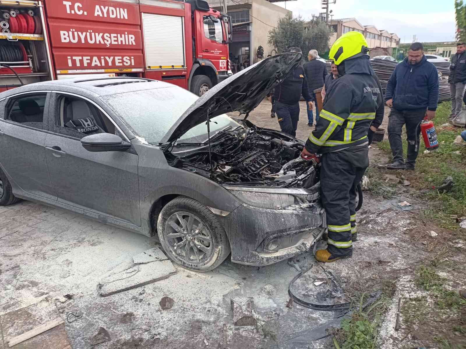 Otomobildeki yangın hasara neden oldu #aydin