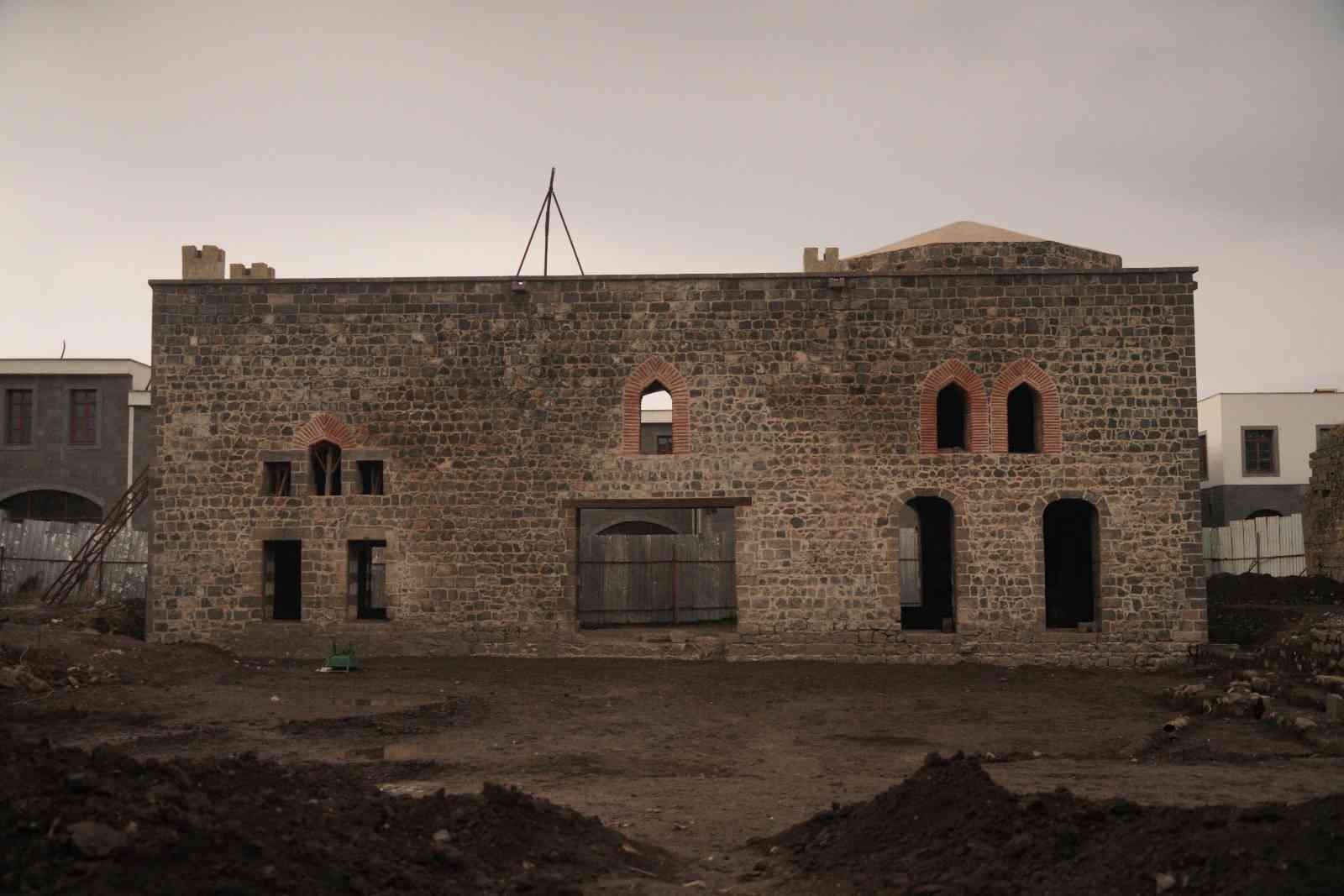 Diyarbakır’da tarihi yapıda su kuyusu ve künkler bulundu #diyarbakir