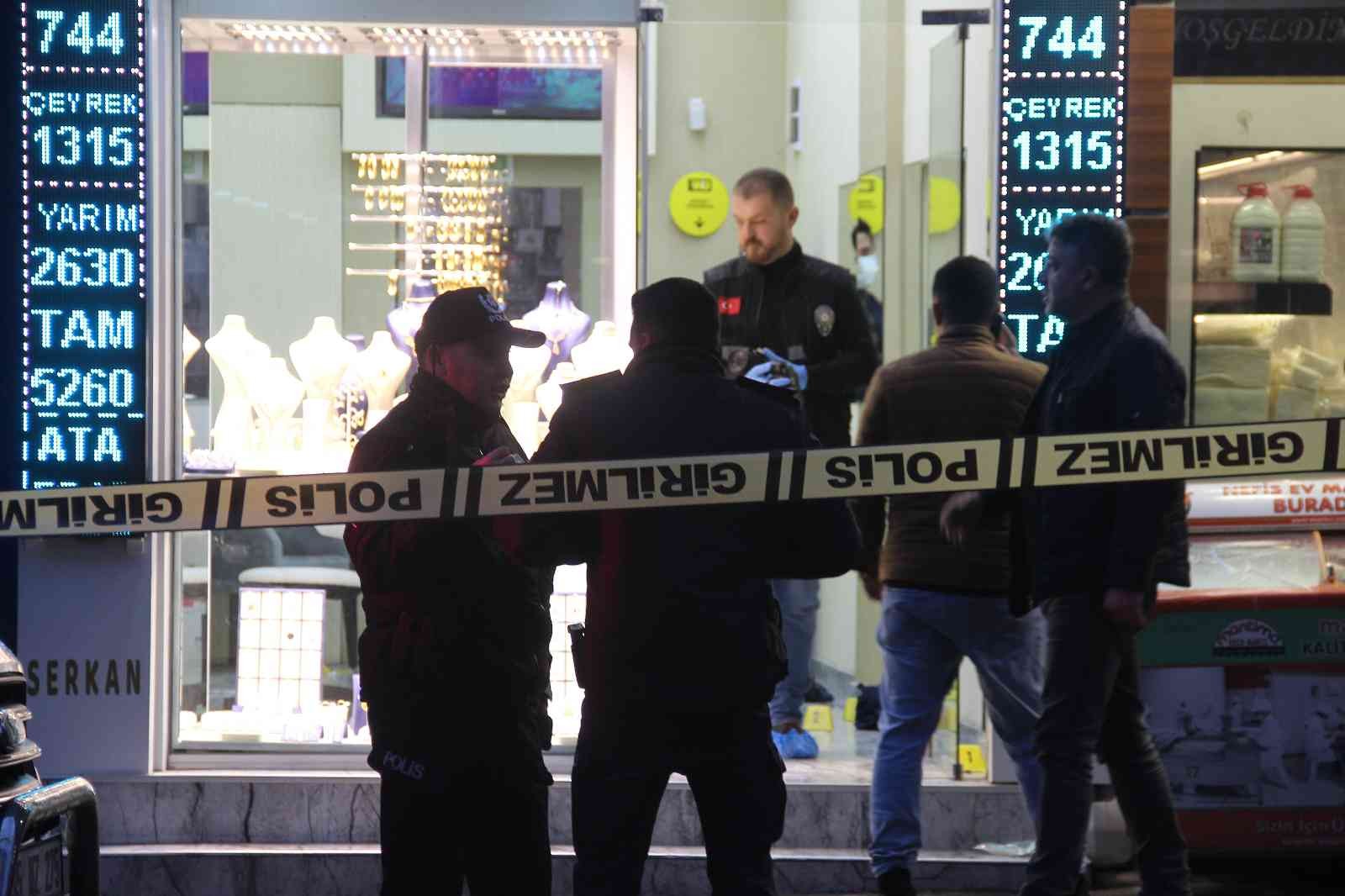 İzmir’de kuyumcuyu silahla vurup altınları çalan şüpheli yakalandı #izmir