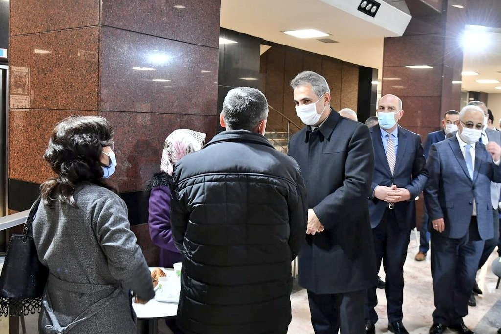 Mamak Belediye Başkanı Köse’den vatandaşlara ve personele kapıda karşılama #ankara