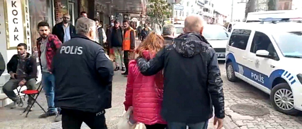 İzmir’den Edremit’te gelen kadın, polisin takibi sonucu kuyumcuları dolandıramadı #balikesir
