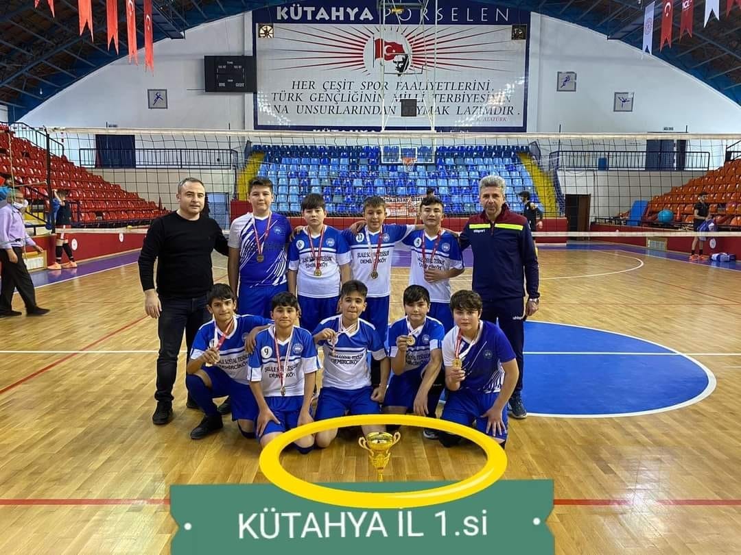 Simav’ın yıldız erkek voleybol takımı il şampiyonu oldu #kutahya