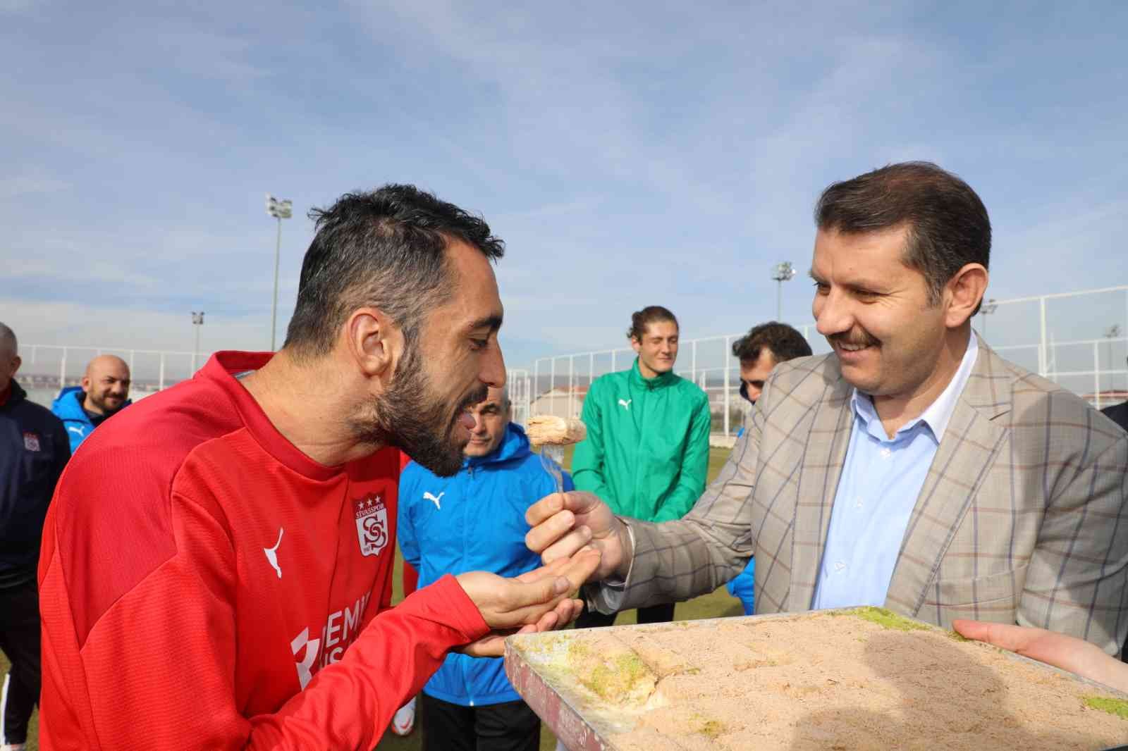 Vali Ayhan’dan Sivasspor’a baklava dopingi #sivas