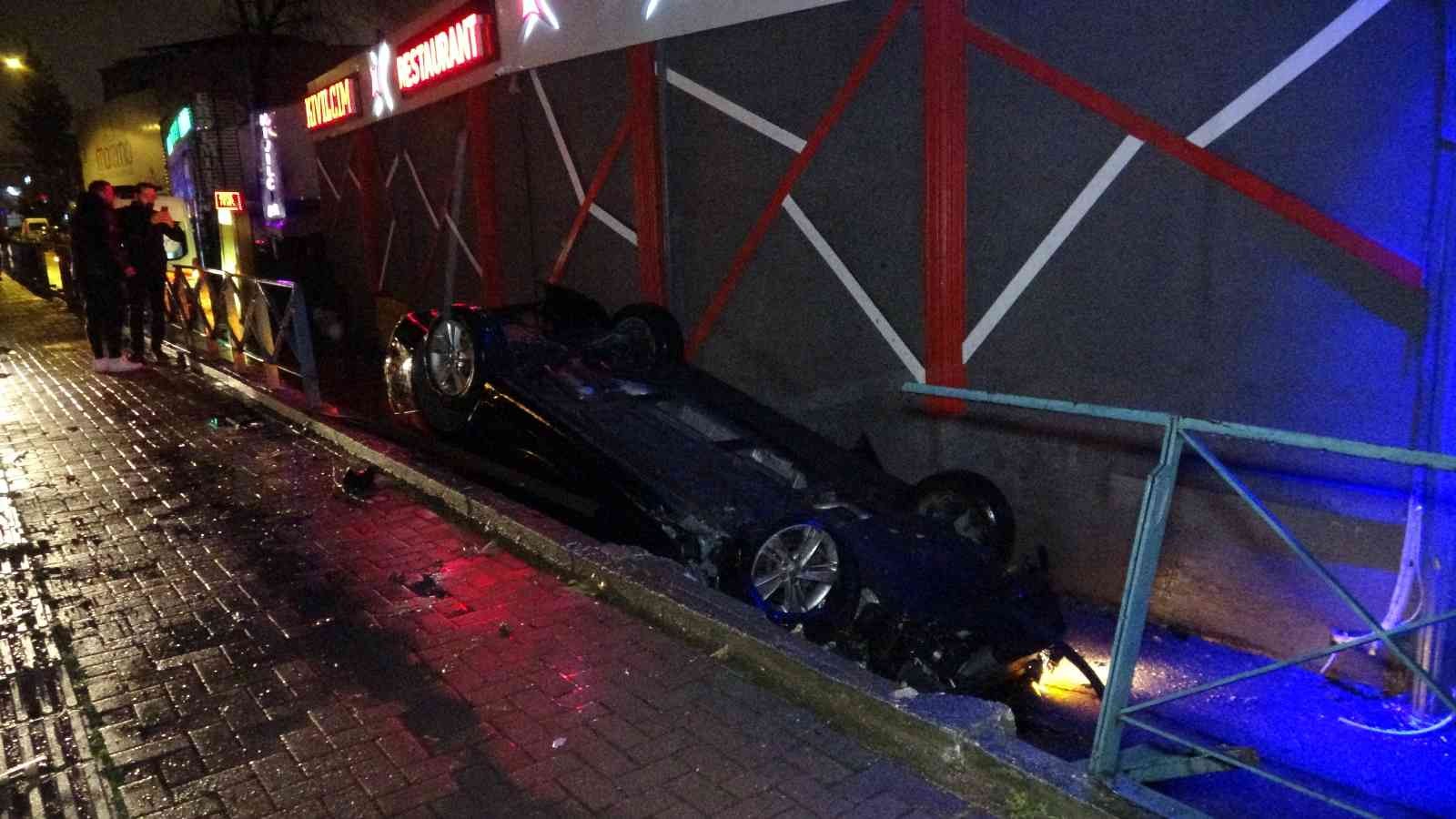 Bursa’da kontrolden çıkan otomobil yan yolu uçtu: 1 ölü, 1 yaralı #bursa
