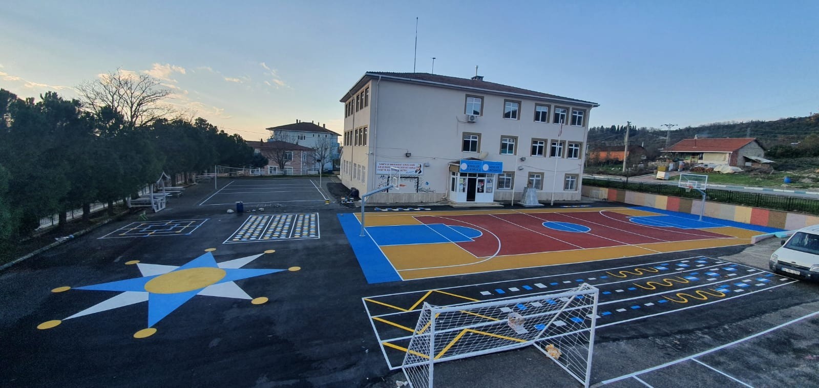 Dilovası Köseler Ortaokuluna basketbol ve voleybol sahası #kocaeli
