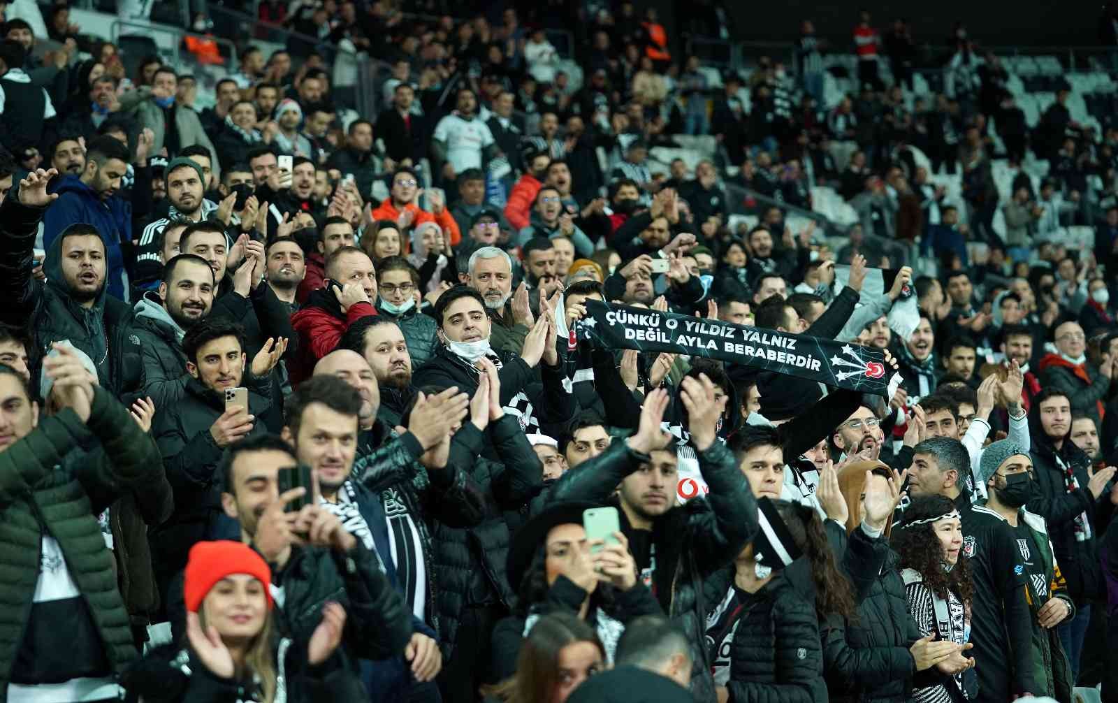 Beşiktaş taraftarından Sergen Yalçın’a destek #istanbul