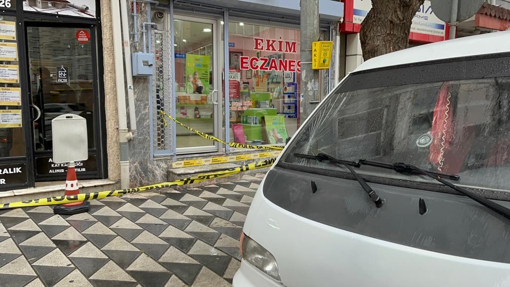 Kapı komşularının park yeri kavgası kanlı bitti: 1 kişi silahla yaralandı #eskisehir