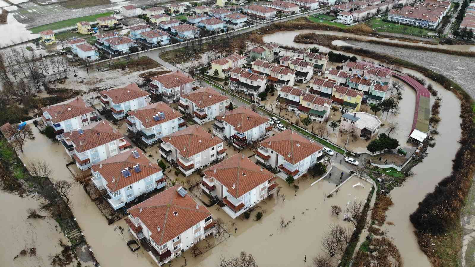 İnanılmaz görüntüler, evler sel sularına gömüldü #edirne