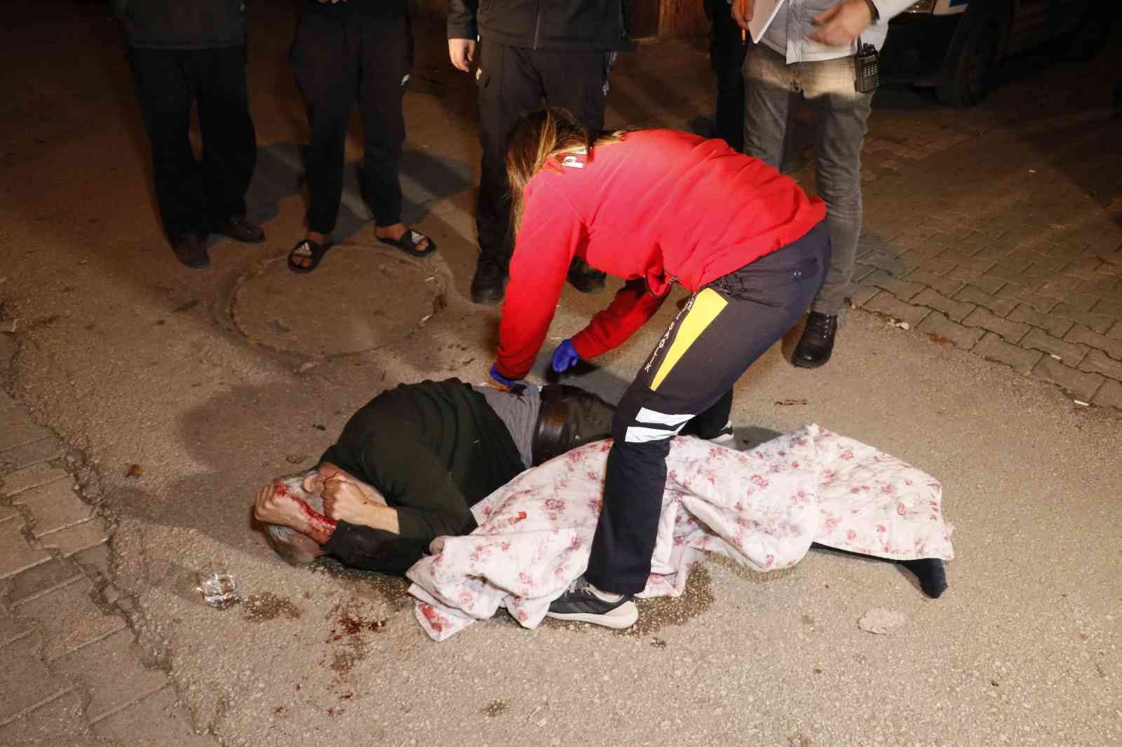 6 yerinden bıçaklanan kişi ağır yaralandı #adana