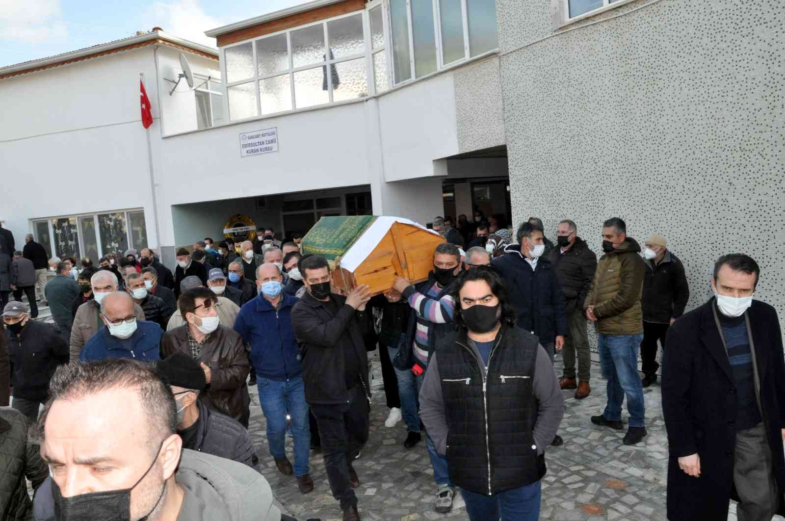 Aşı karşıtlığıyla bilinen doktorun cenazesi toprağa verildi #bursa