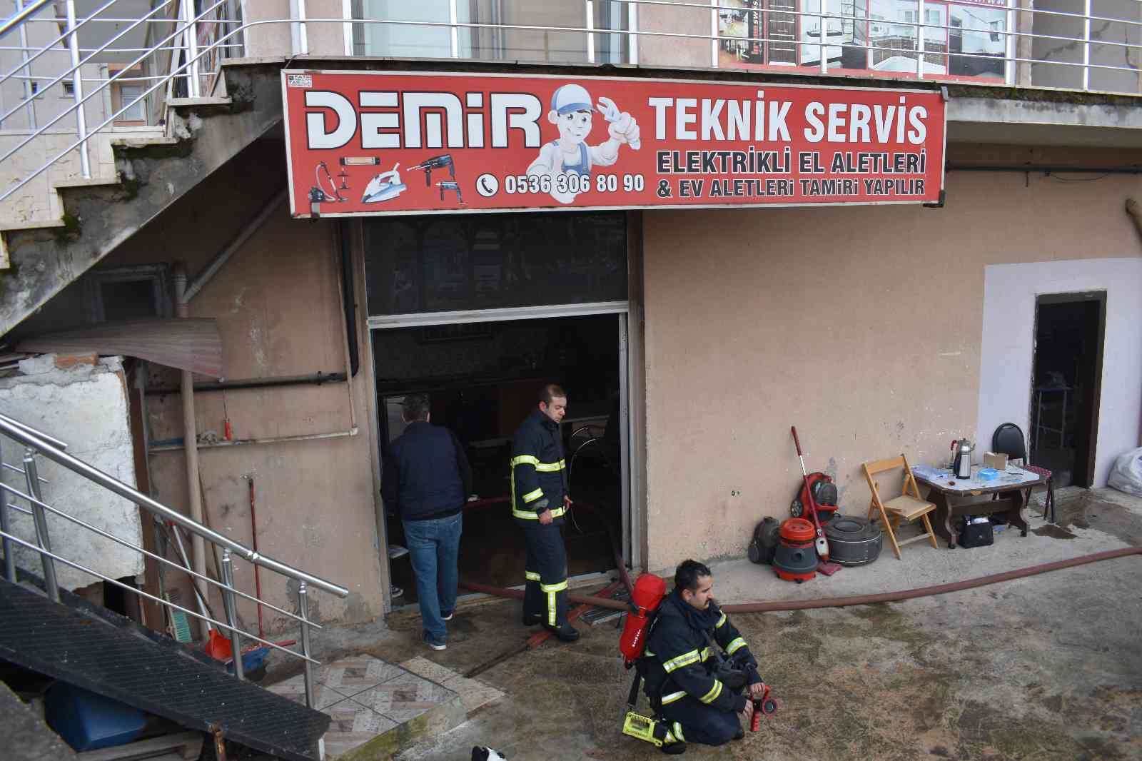 Teknik servis dükkanında çıkan yangın korkuttu #kocaeli