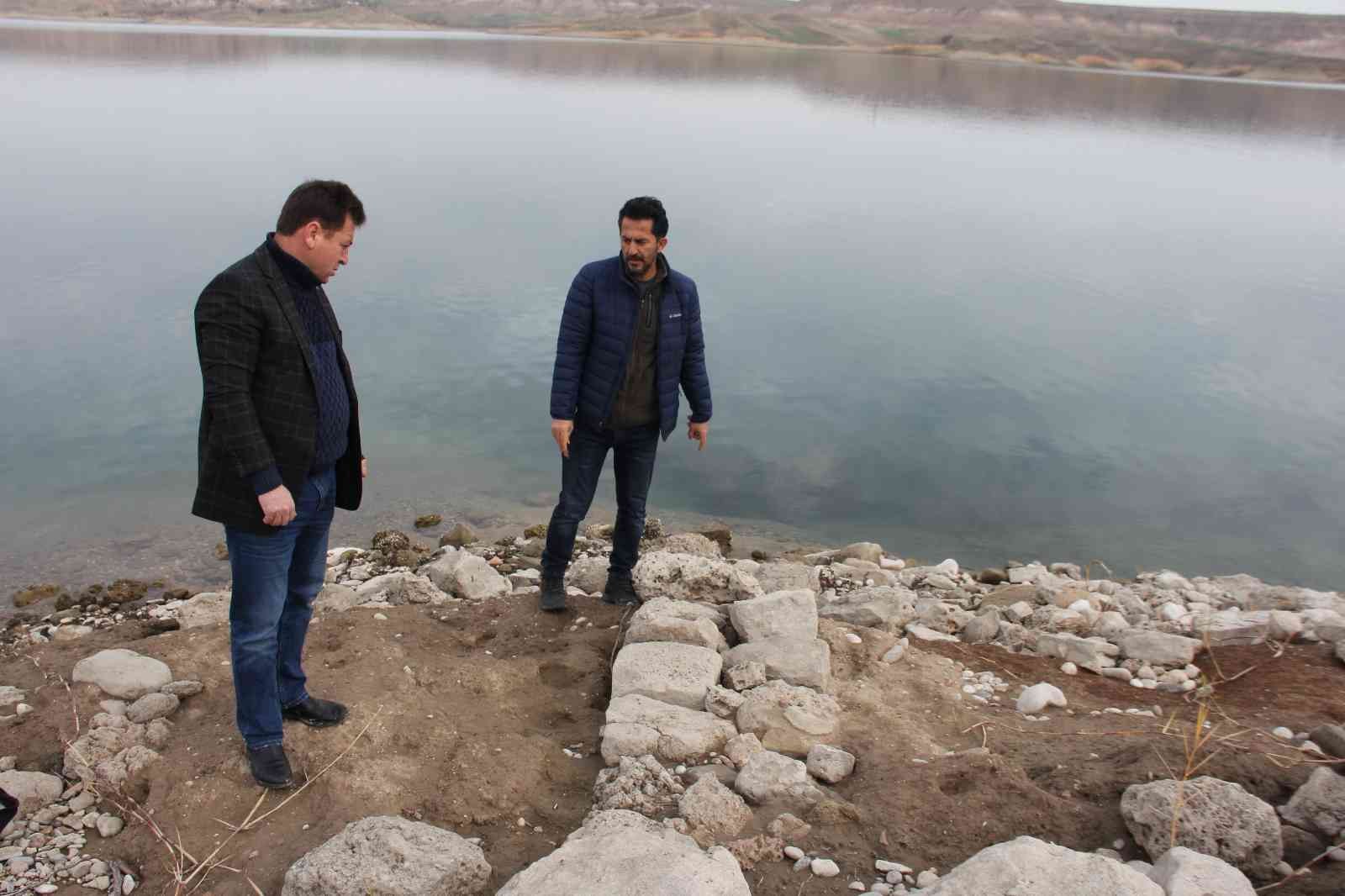 Baraj suları çekilince 4 bin yıllık höyük ortaya çıktı #adiyaman