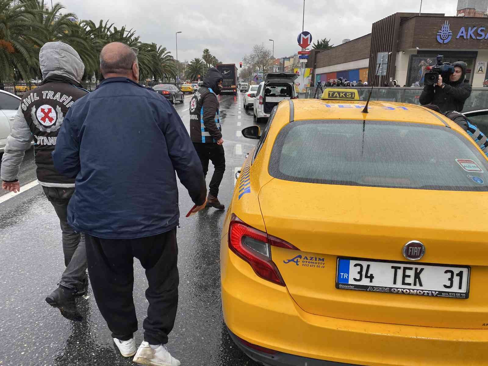 Ceza yiyen taksiciden polise ve gazetecilere tepki: “Sanki mafya yakaladınız” #istanbul