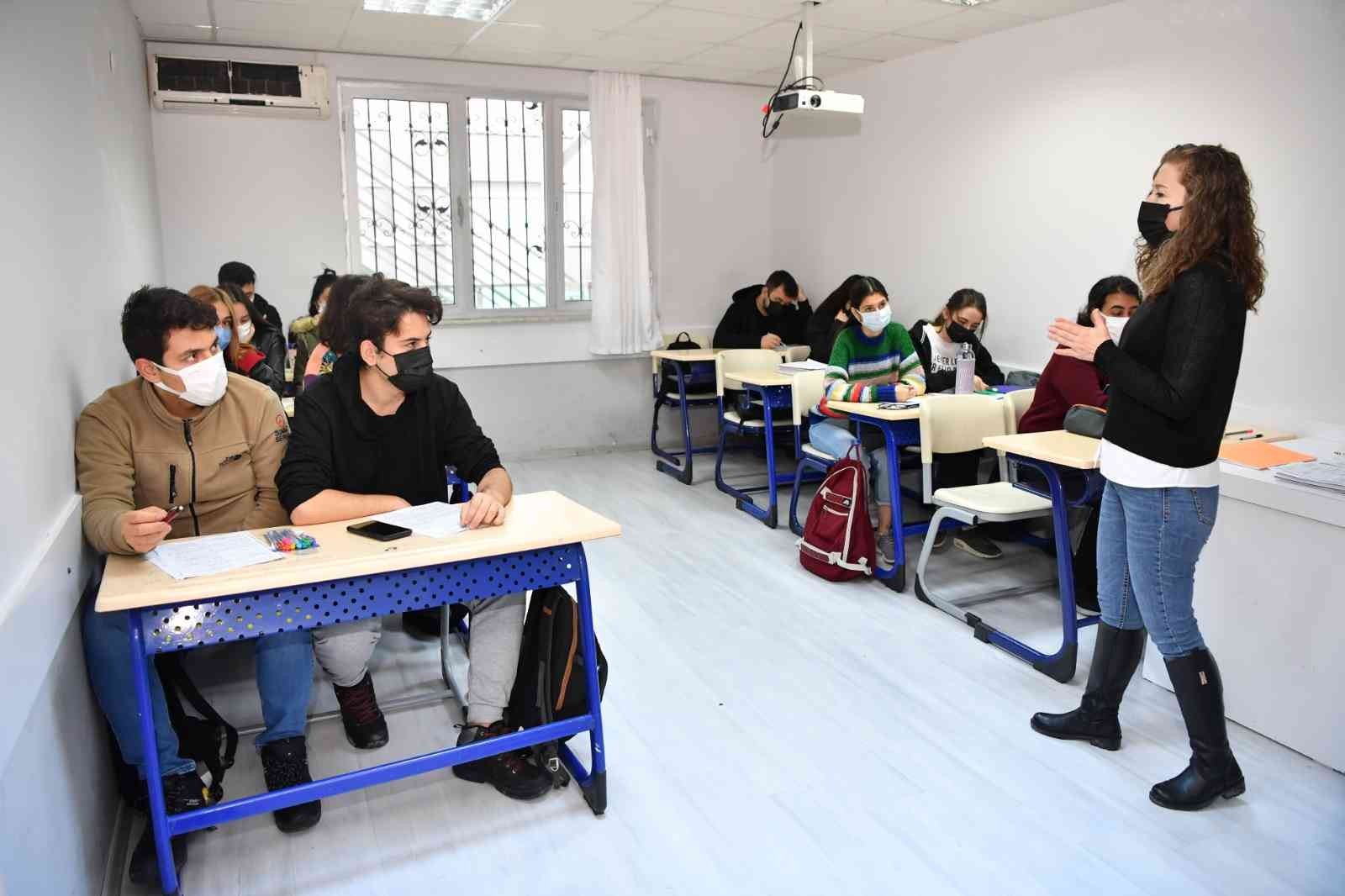 Konyaaltı’nda 300 öğrenciye eğitim desteği #antalya