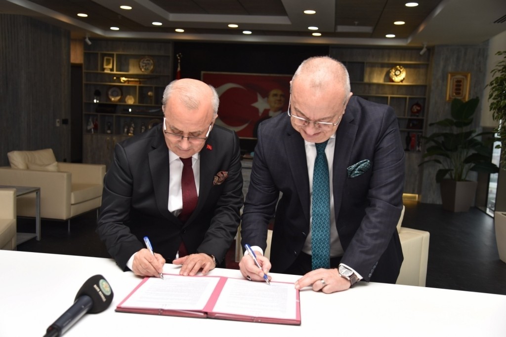 Salihli’de pazaryerinin açık alanlarının üstü kapatılıyor #manisa