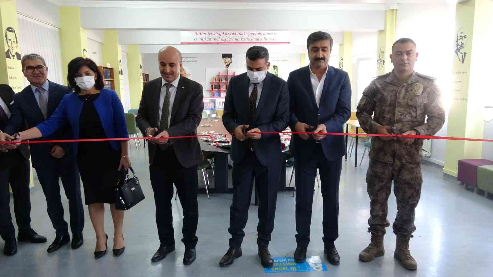 Mardin’de okullarda açılan kütüphanelere şehitlerin isimleri verildi #mardin