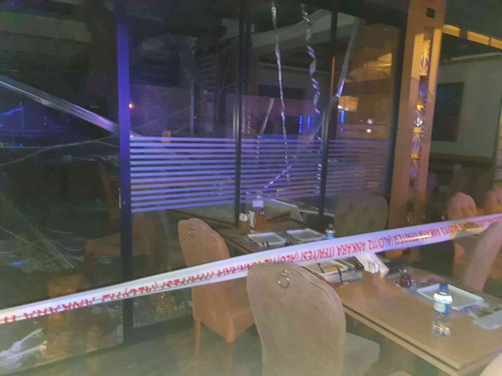 Ankara’da bir dükkanının asma tavanı çöktü: 2 yaralı #ankara Ankara’da bir dükkanının asma tavanı çöktü: 2 yaralı #ankara