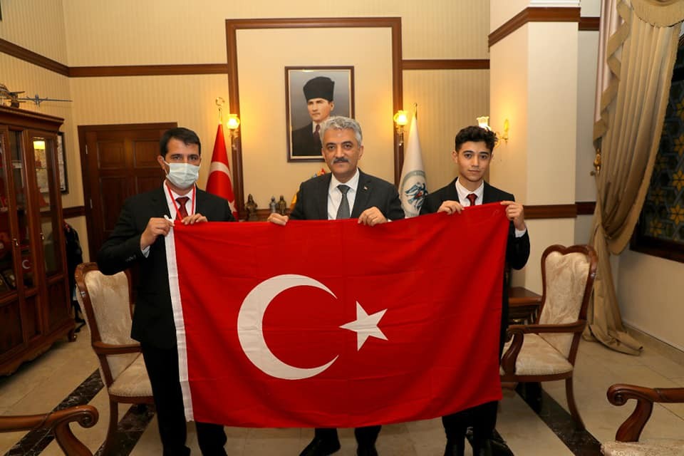 Gaziantep’ten gönderilen bayrak ve toprak Erzincan’da teslim alındı #erzincan