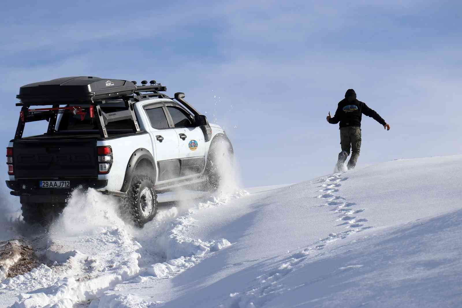 Gümüşhane’de off-road tutkunlarının karla mücadelesi #gumushane