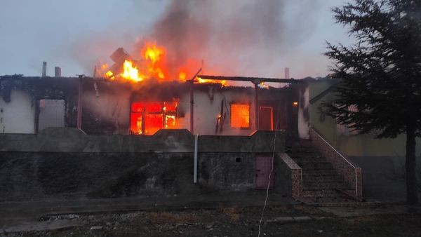 Konya’da alev alev yanan müstakil ev kullanılamaz hale geldi #konya