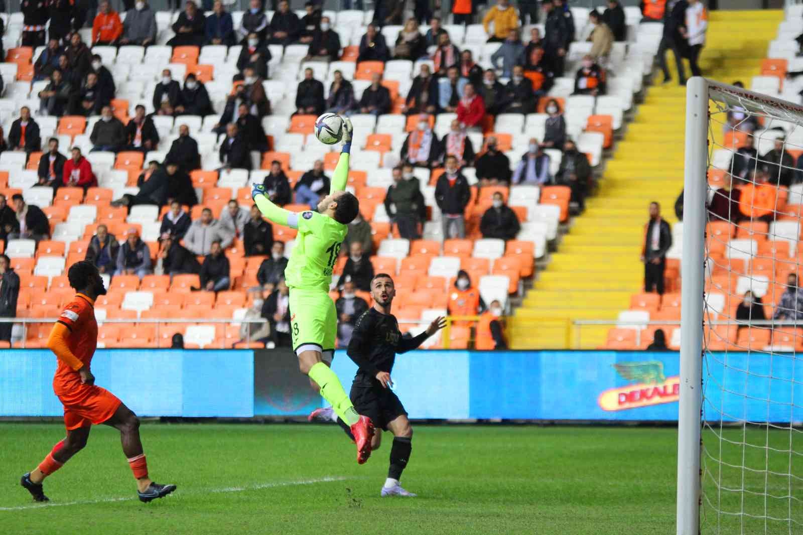 Spor Toto 1.Lig: Adanaspor: 0 - İstanbulspor: 0 (İlk yarı sonucu) #adana