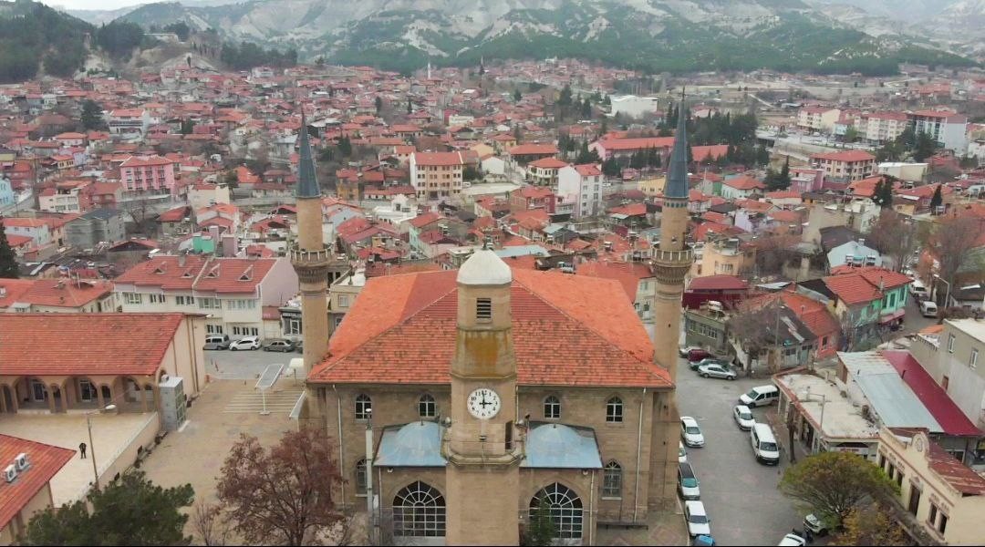 Depremin ardından ayağa kaldırılan tarihi saat kulesi ve Ulu Cami kendine hayran bıraktırıyor #burdur