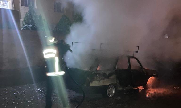 Araç yangını ekipler tarafından söndürüldü #sanliurfa