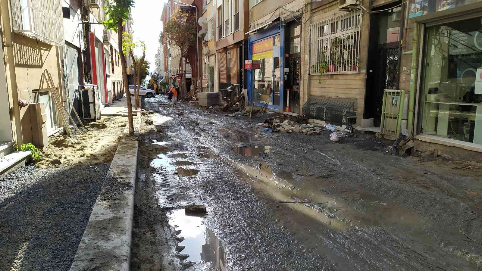 Bakırköy’de altyapı çalışmasında cadde çamur deryasına döndü #istanbul
