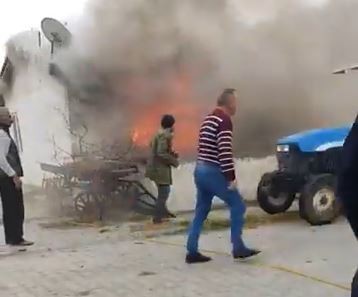 Komşularının yanan evini canları pahasına söndürmeye çalıştılar #burdur