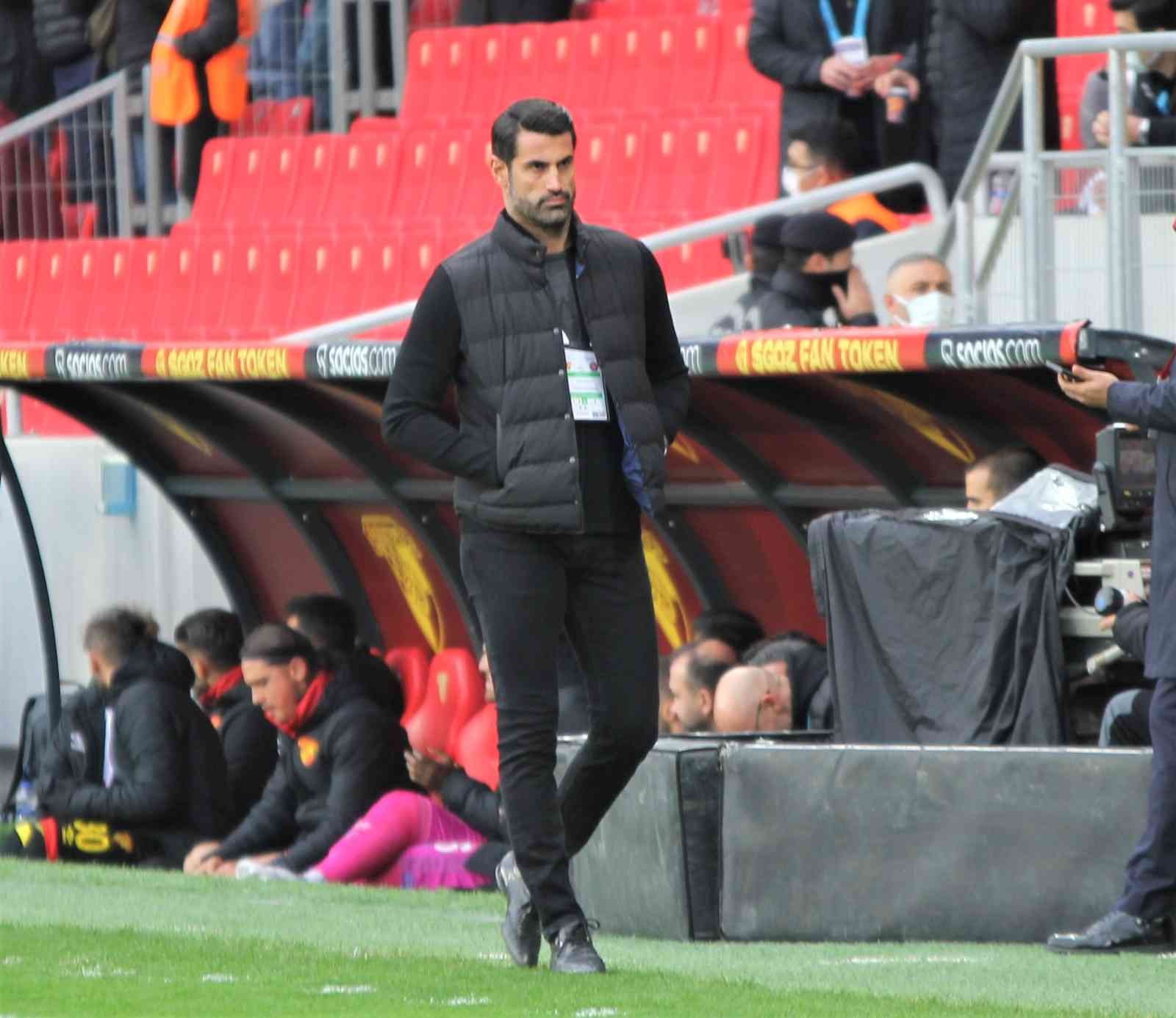 Volkan Demirel, teknik direktörlük kariyerinin ilk maçında #izmir