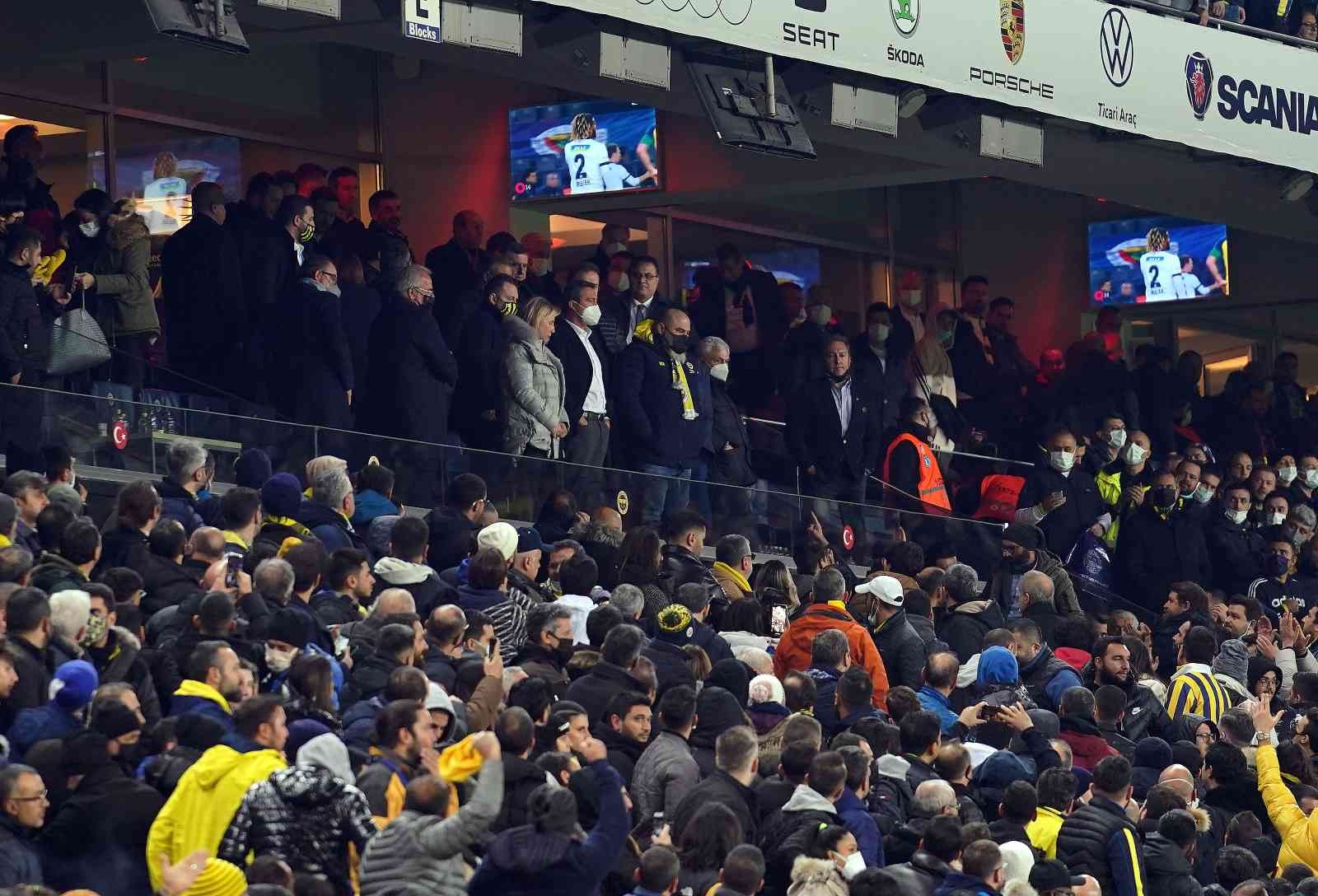 Fenerbahçe taraftarlardan istifa çağrısı #istanbul