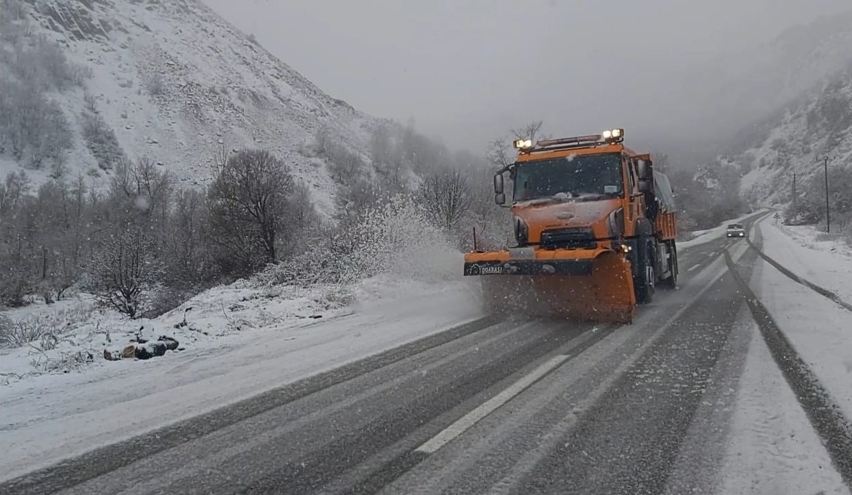 Tunceli’de karla mücadele sürüyor #tunceli