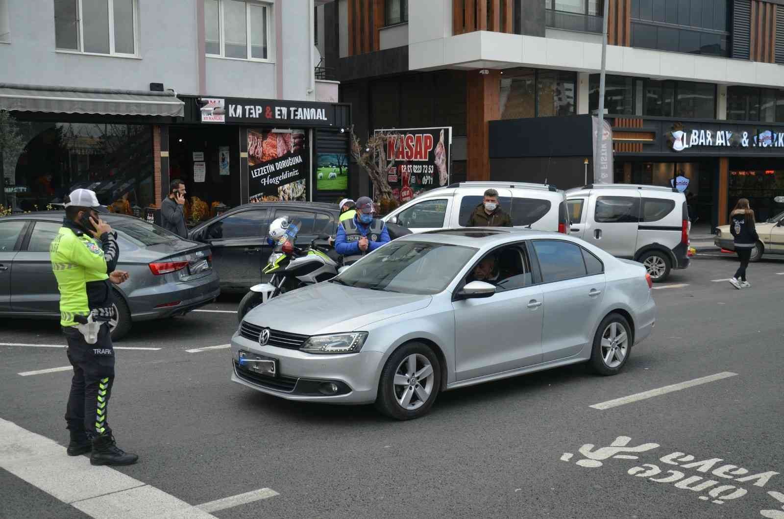 Uşak’ta bin 183 araç sürücüsüne para cezası kesildi #usak