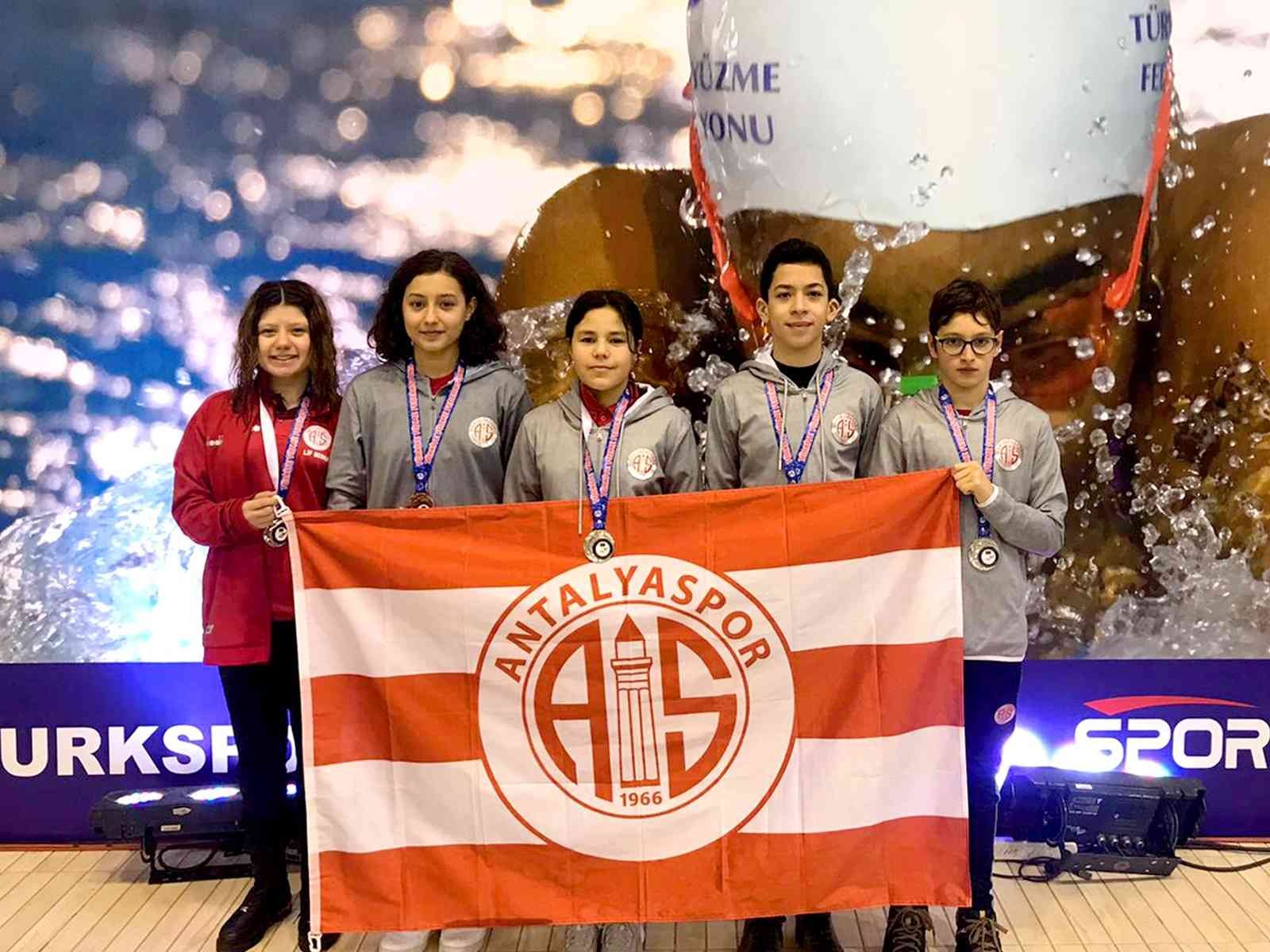 Antalyasporlu yüzücülerden 5 madalya #antalya