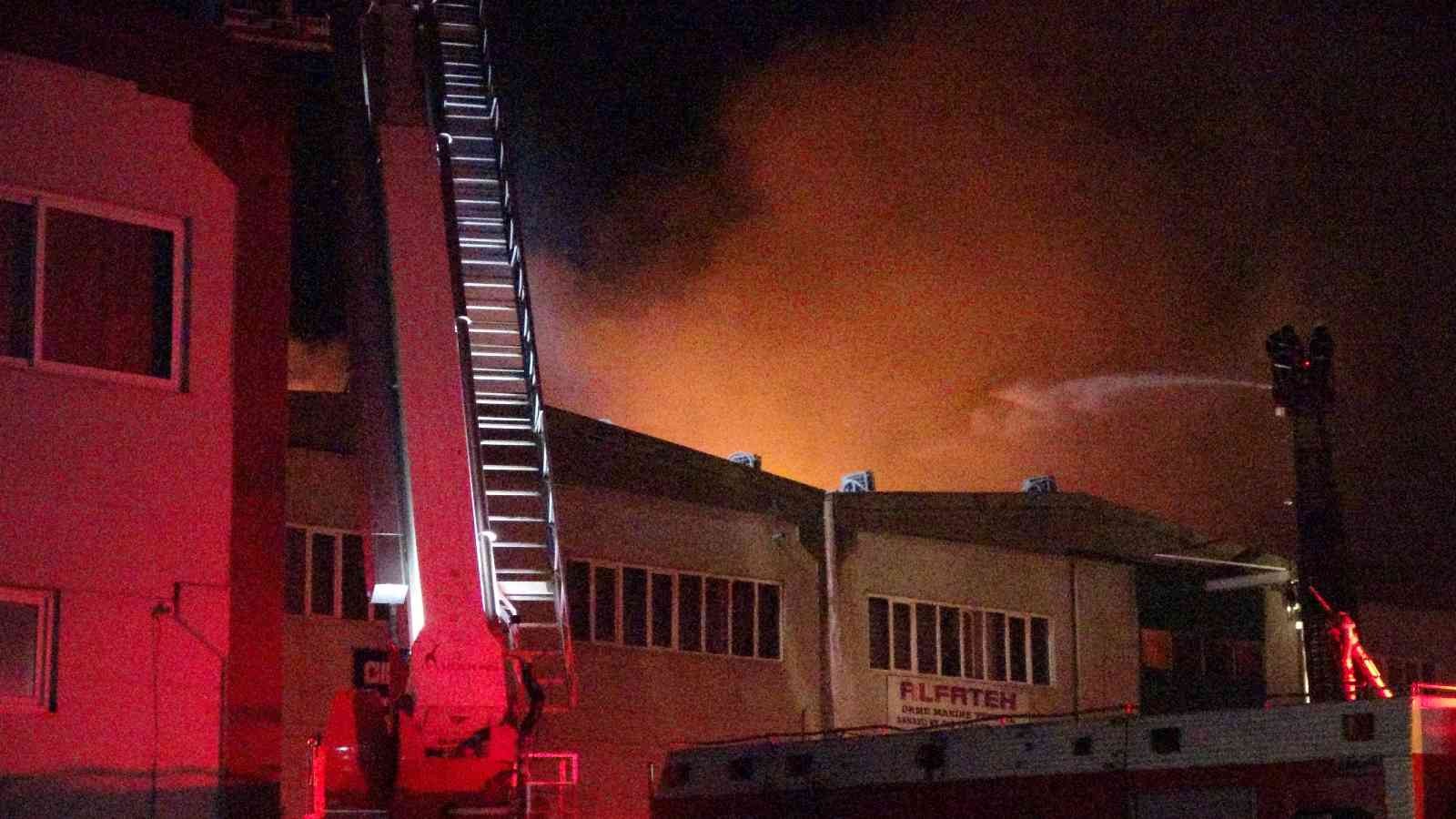 Kahramanmaraş’ta tekstil fabrikasında yangın #kahramanmaras