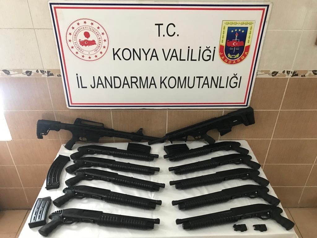 Konya’dan kargoya verilen 12 kaçak av tüfeği jandarmaya takıldı #konya