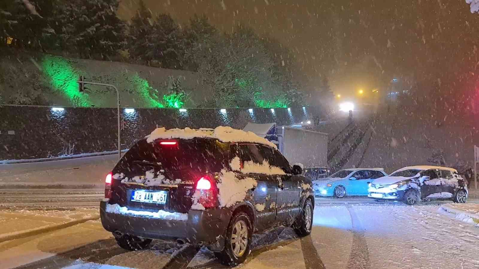 Karabük’te kar trafiği felç etti #karabuk
