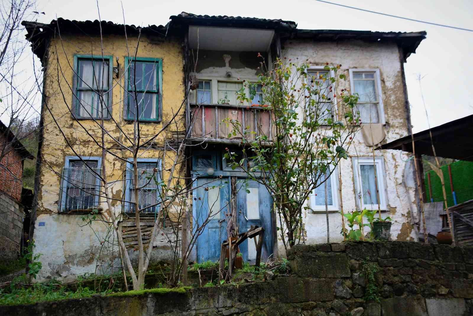 700 yıllık köyün tarihe tanıklık eden evleri #kocaeli